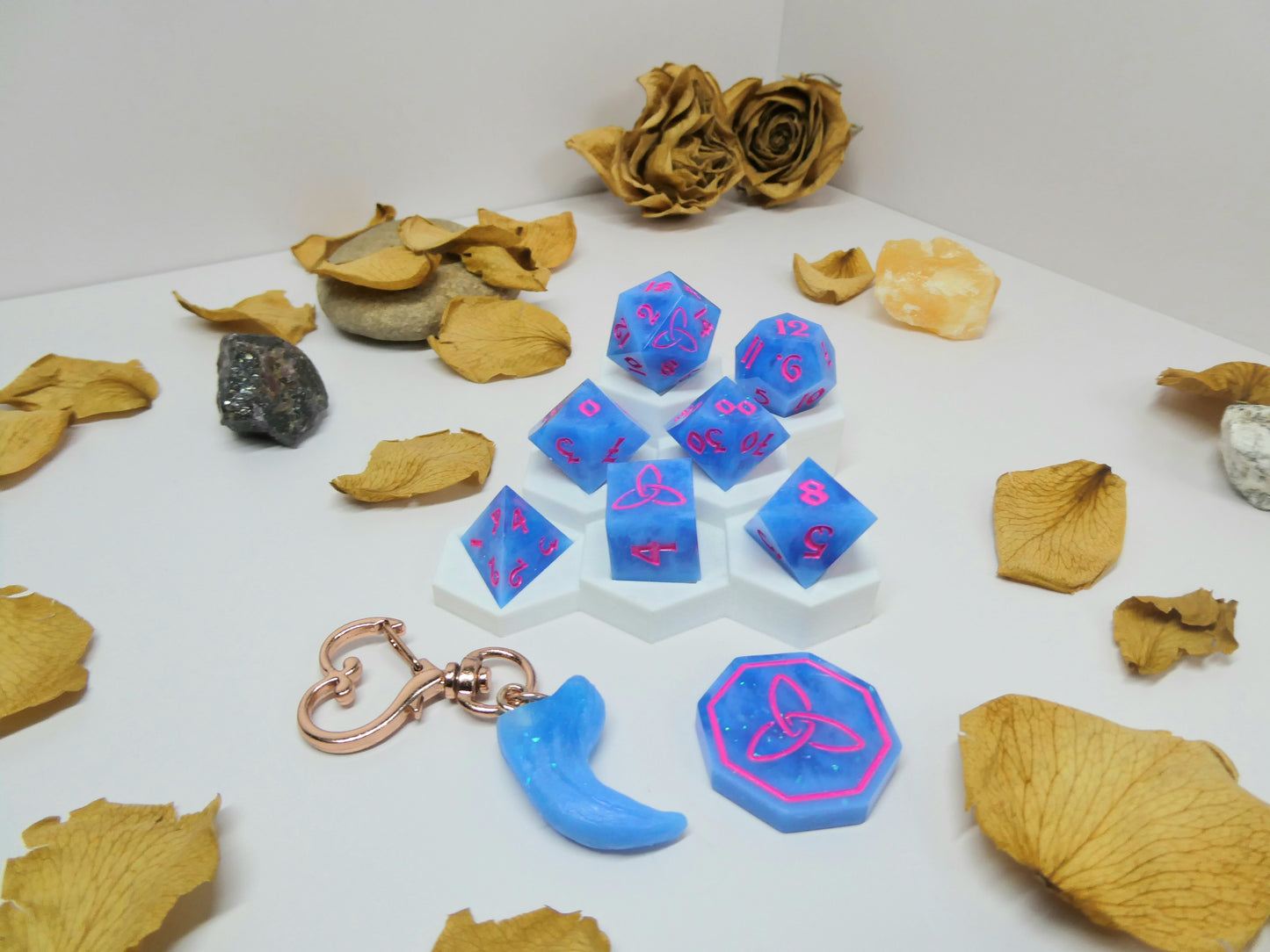 Uncaptured 8 Pc. Set