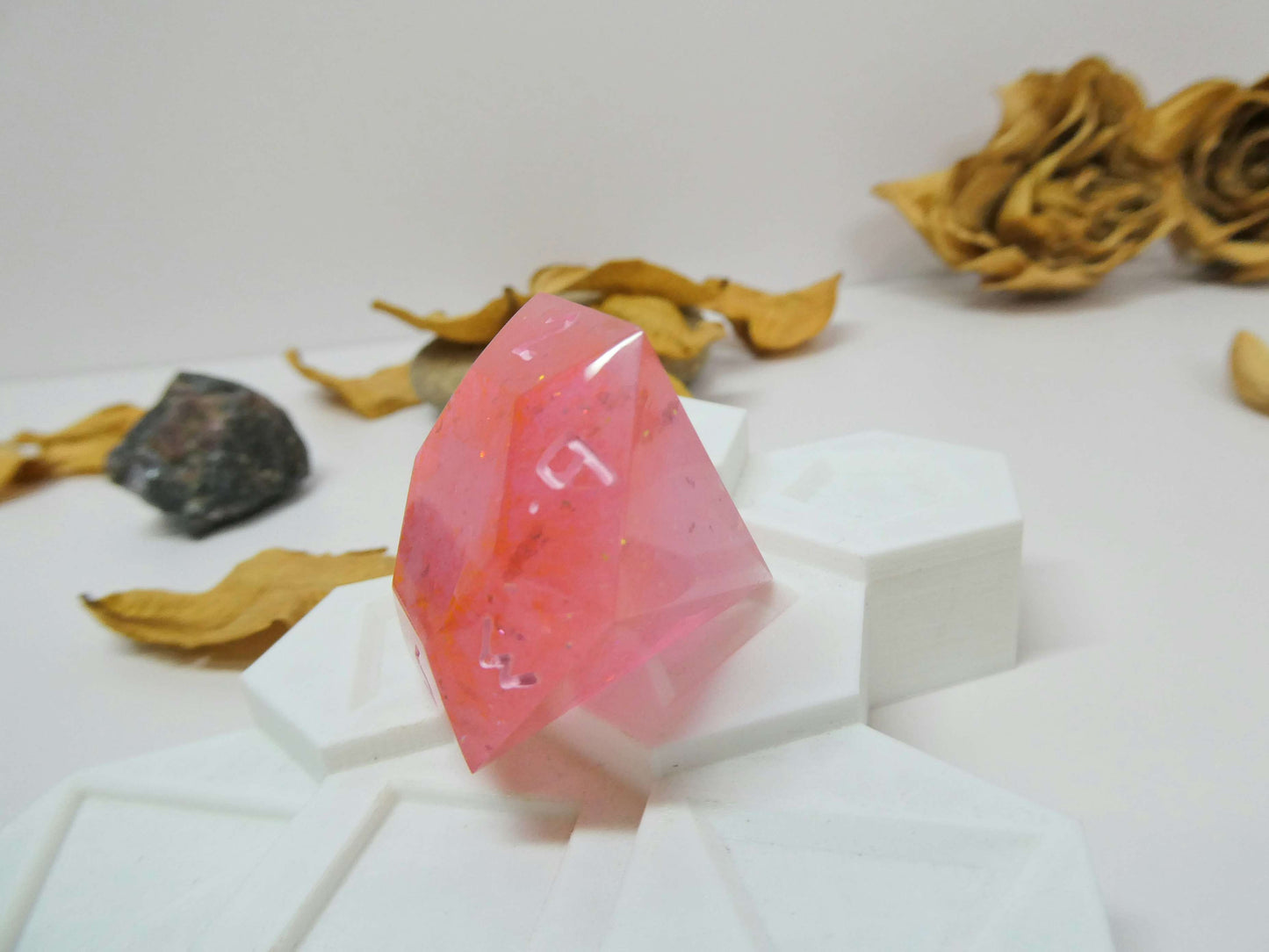 Reactivity Large Gem d6