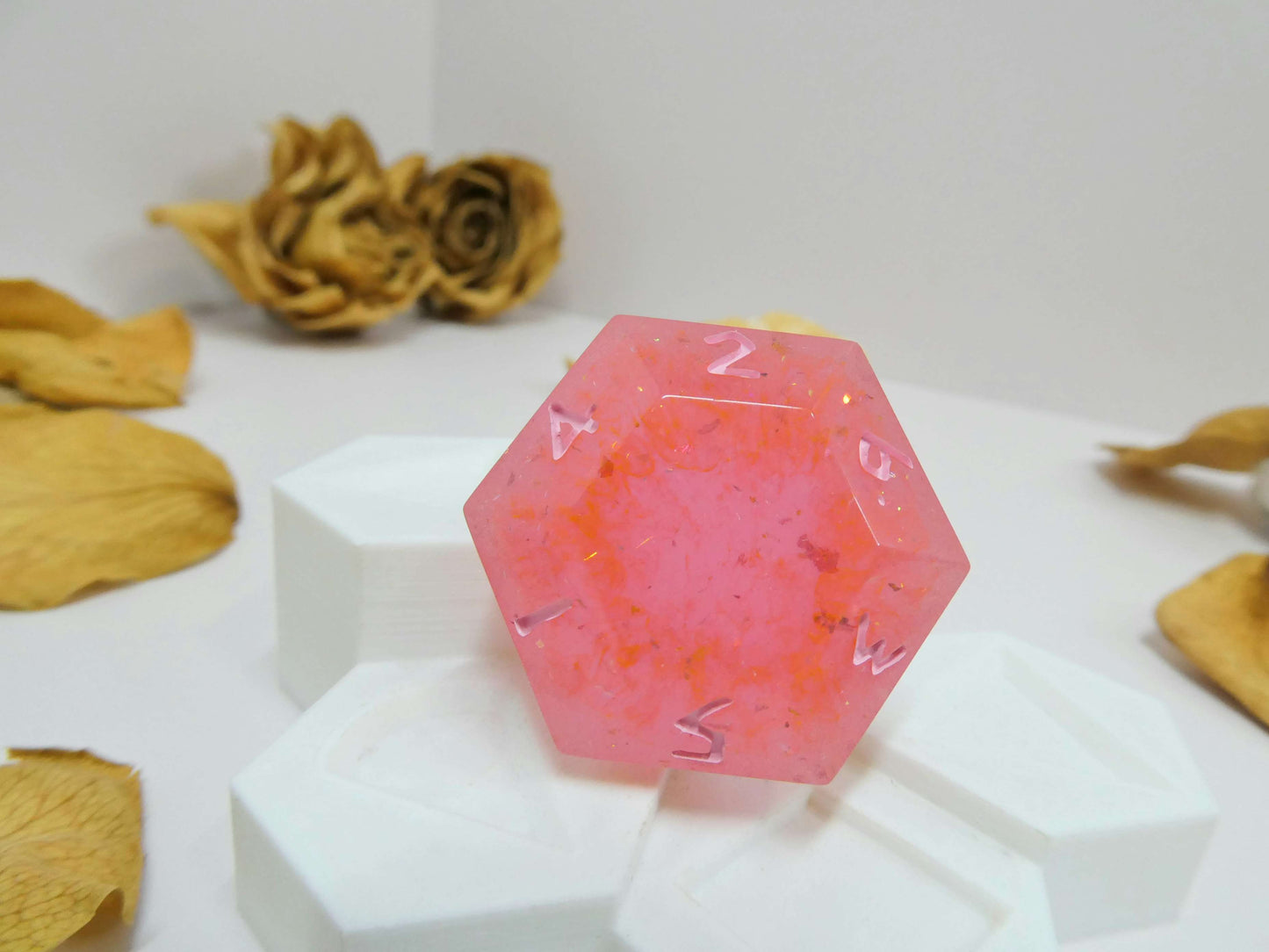 Reactivity Large Gem d6